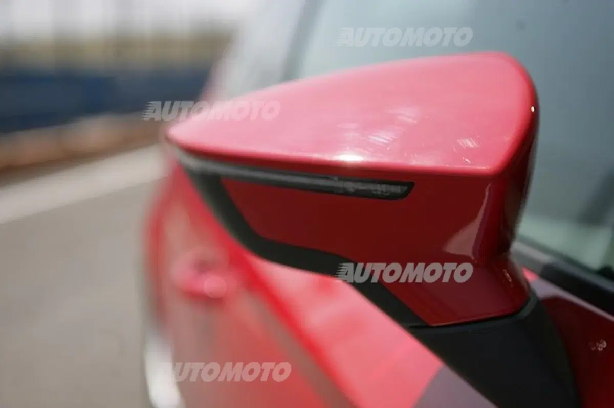 Six Wheels: Seat Leon SC FR e Honda NC700S uniscono le forze per battere Gillo (26)