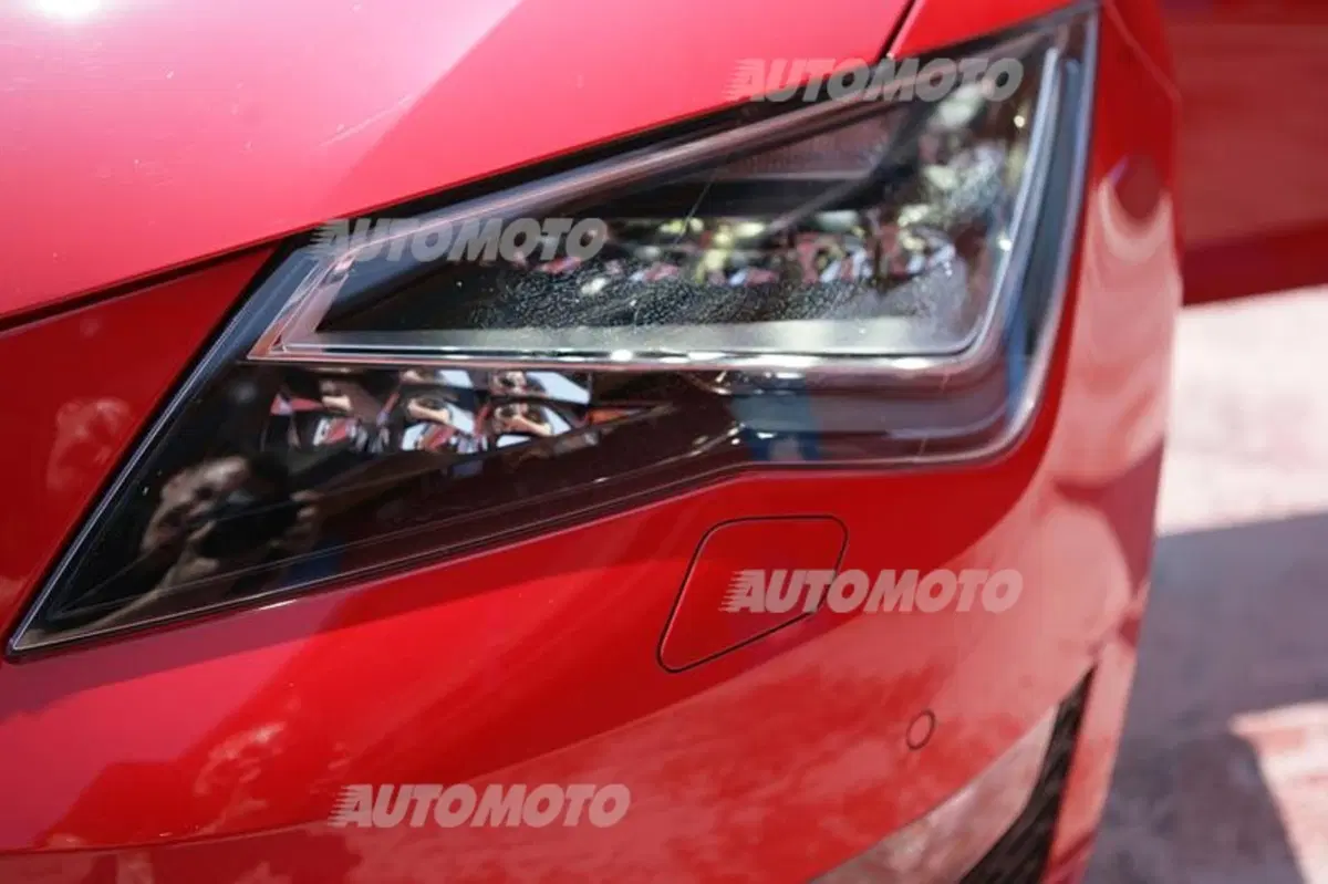 Six Wheels: Seat Leon SC FR e Honda NC700S uniscono le forze per battere Gillo (32)