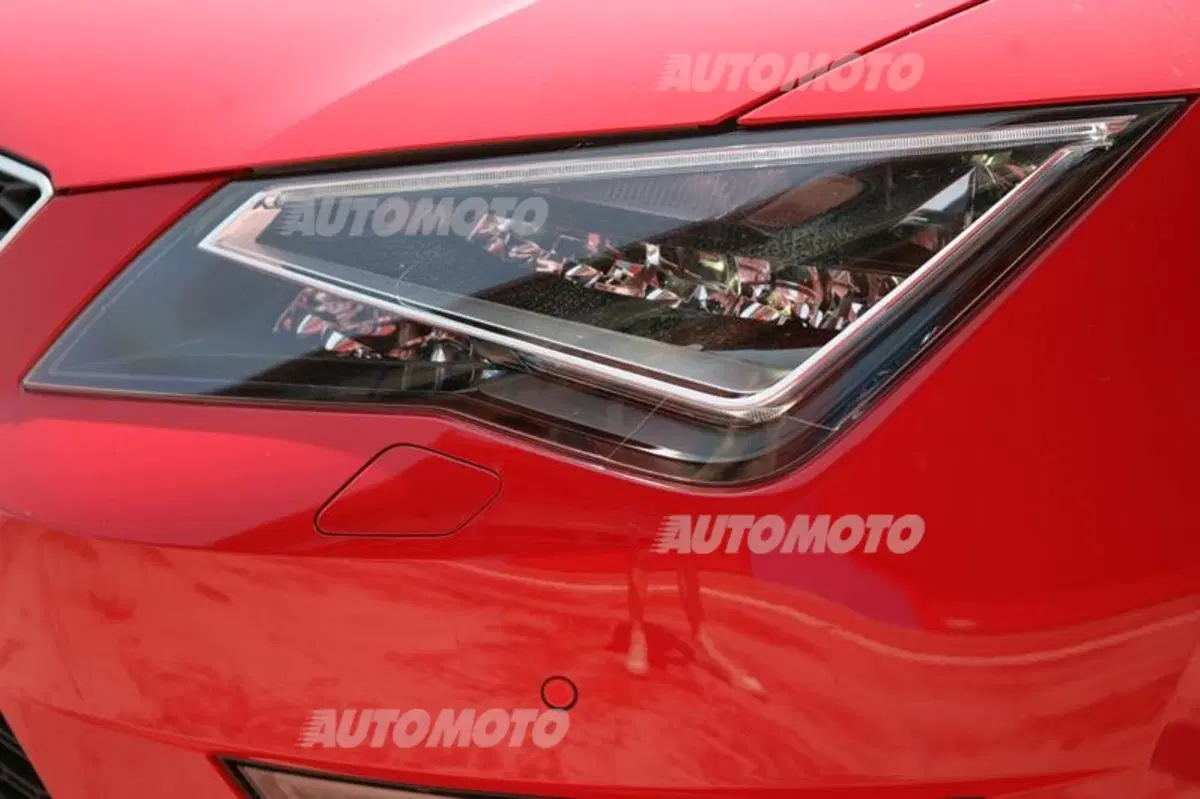 Six Wheels: Seat Leon SC FR e Honda NC700S uniscono le forze per battere Gillo (33)