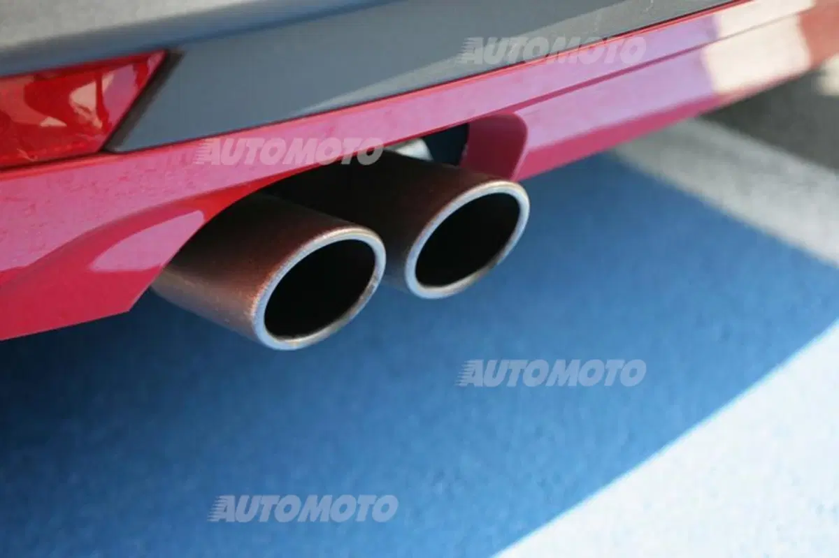 Six Wheels: Seat Leon SC FR e Honda NC700S uniscono le forze per battere Gillo (36)