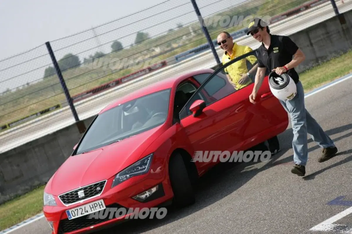 Six Wheels: Seat Leon SC FR e Honda NC700S uniscono le forze per battere Gillo (46)