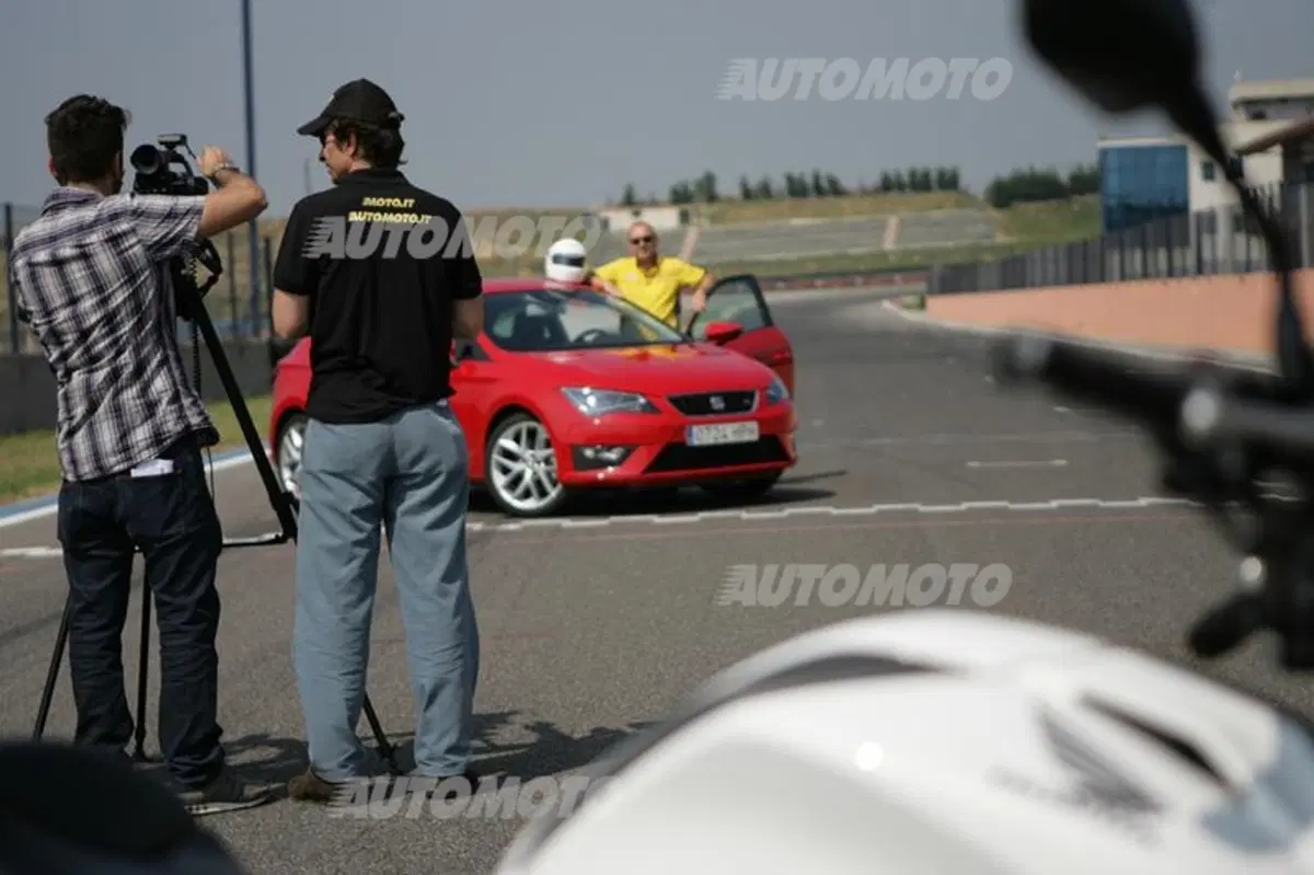 Six Wheels: Seat Leon SC FR e Honda NC700S uniscono le forze per battere Gillo (47)
