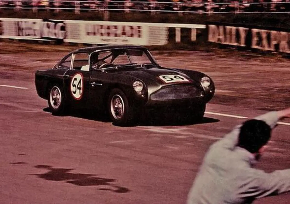 Aston Martin, torna l'iconica DB4 GT