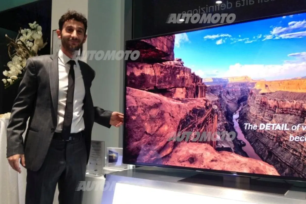 Jaguar-Land Rover: un nuovo Flagship Store a Milano (6)