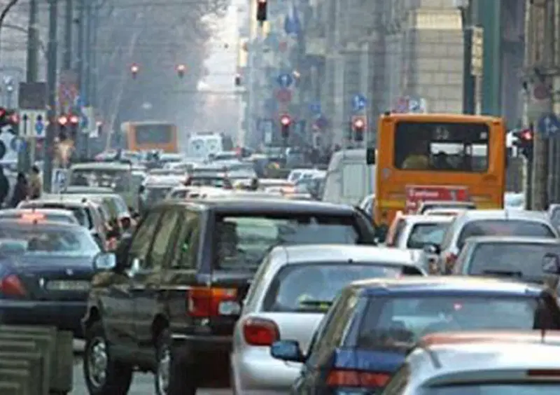 Maroni: &laquo;Via il bollo in Lombardia a chi cambia auto con una Euro5 o Euro6&raquo;