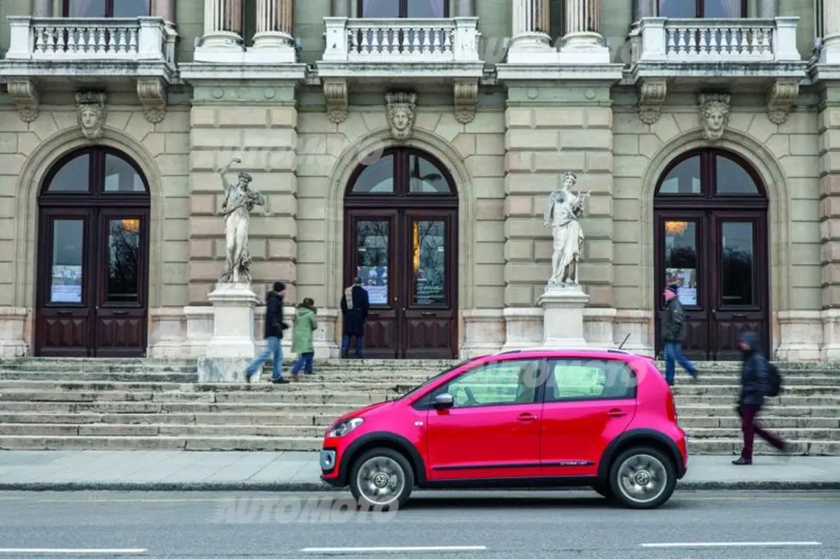 Volkswagen cross up! (22)
