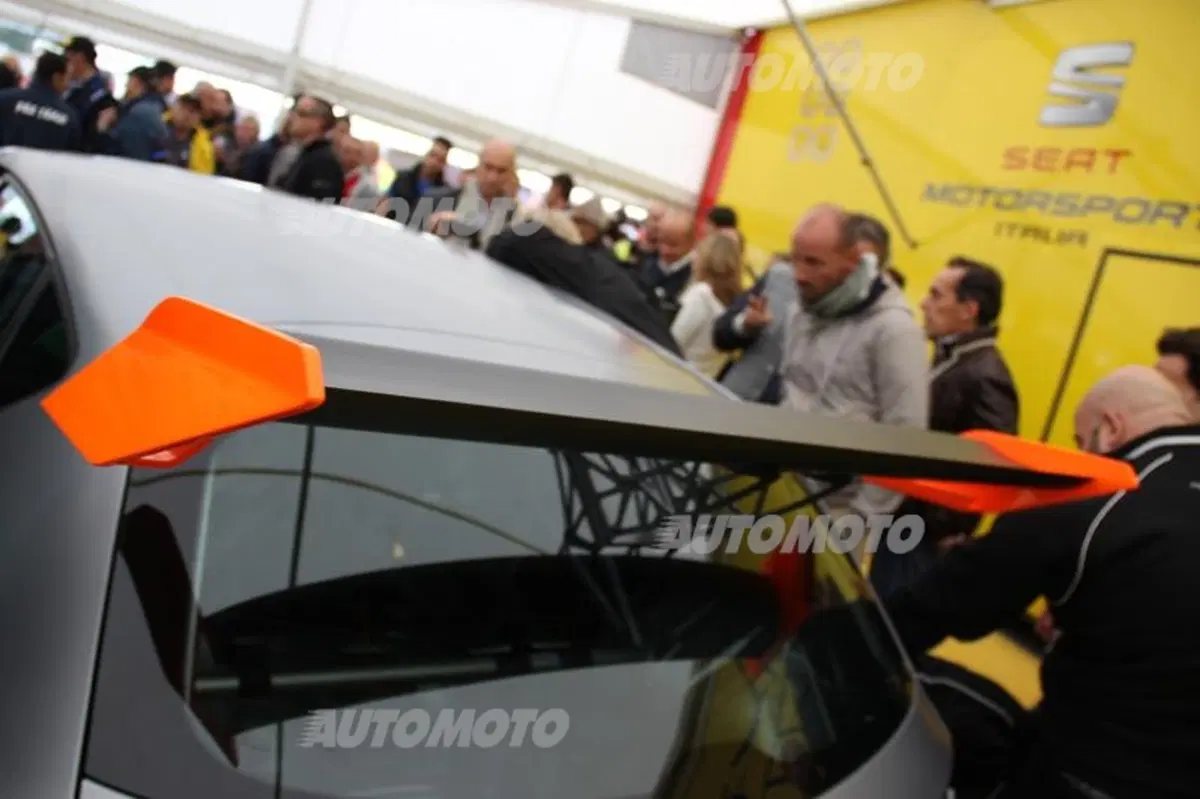 Peter Wyhinny, Seat: «Ho iniziato a correre con un VW Caddy TDI... su una ruota!» (24)