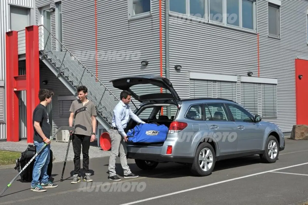 Subaru Outback 2.0D Linertronic (32)