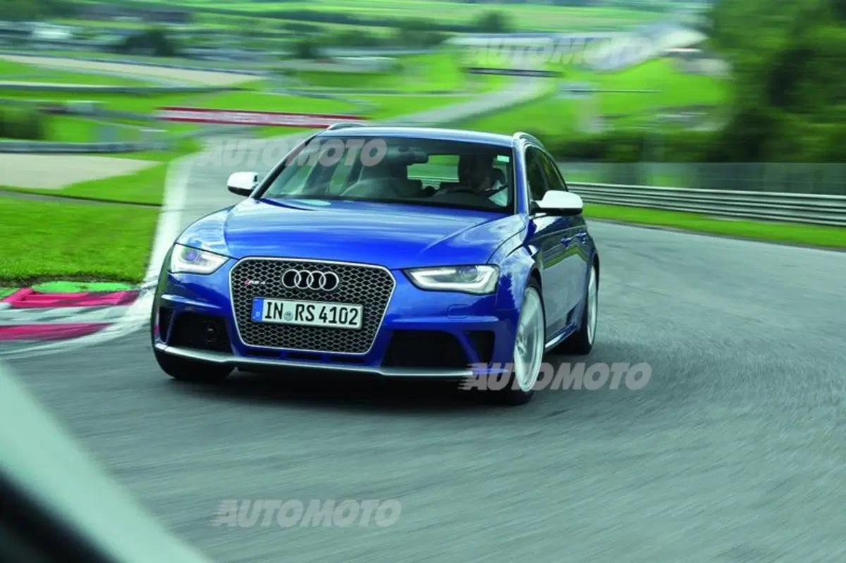 Audi RS4 Avant (22)