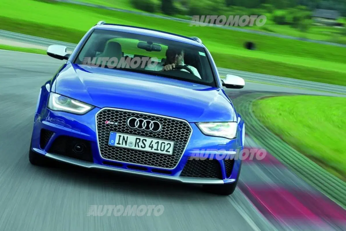 Audi RS4 Avant (32)