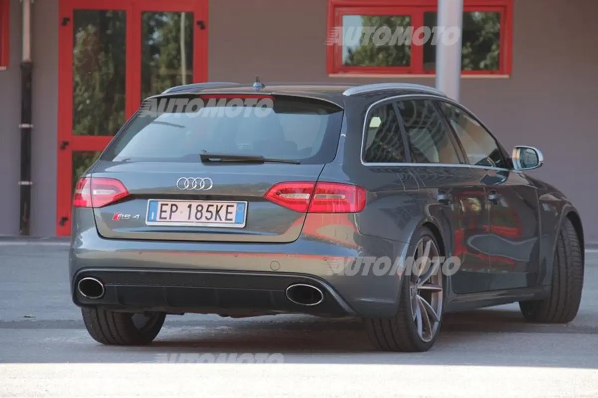 Audi RS4 Avant (42)