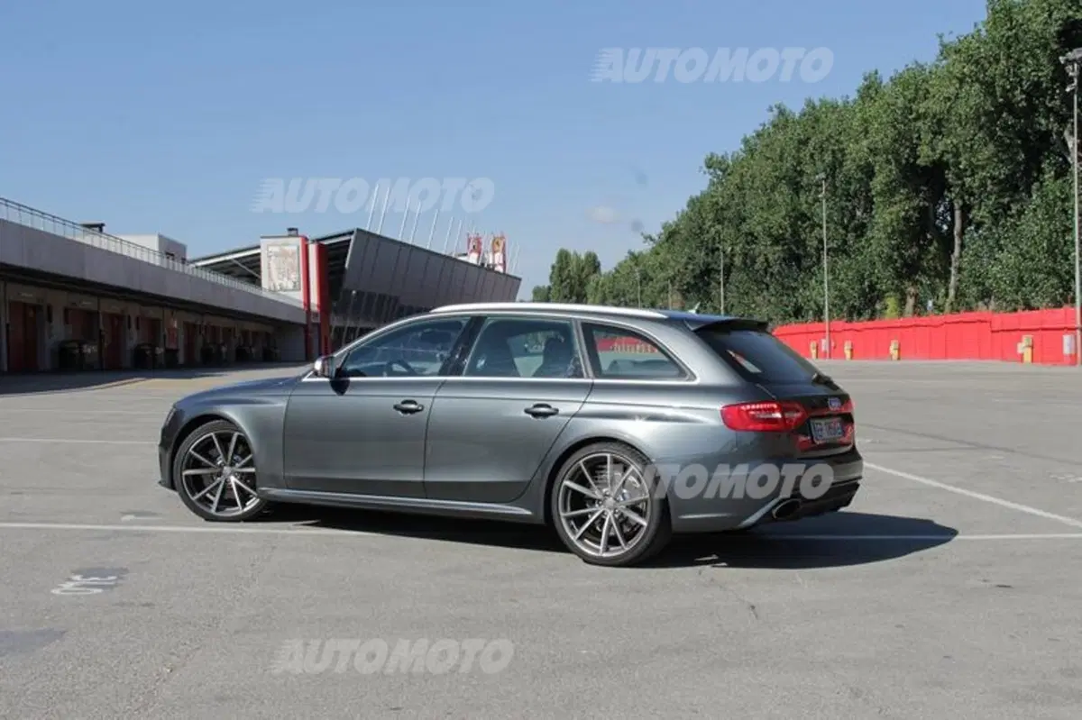 Audi RS4 Avant (43)