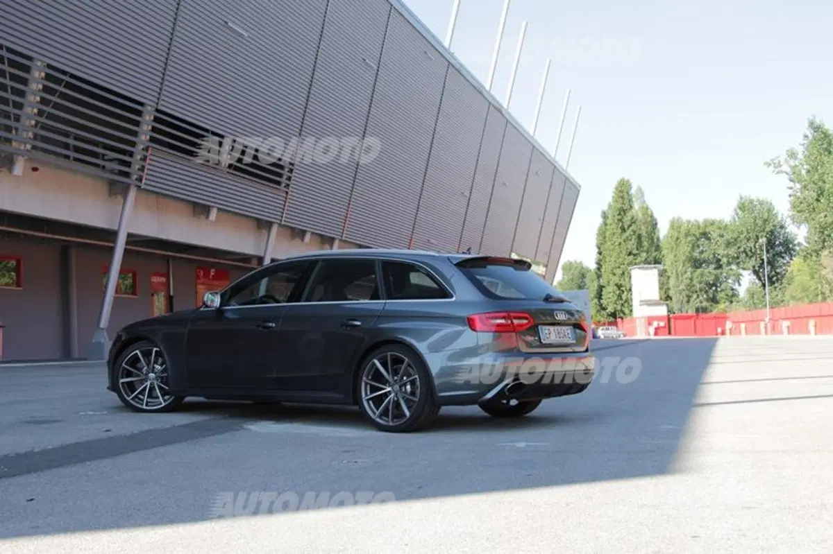 Audi RS4 Avant (44)