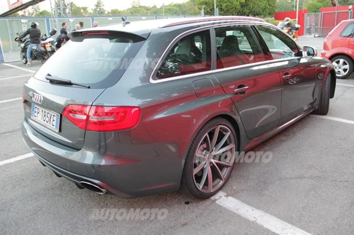 Audi RS4 Avant (45)