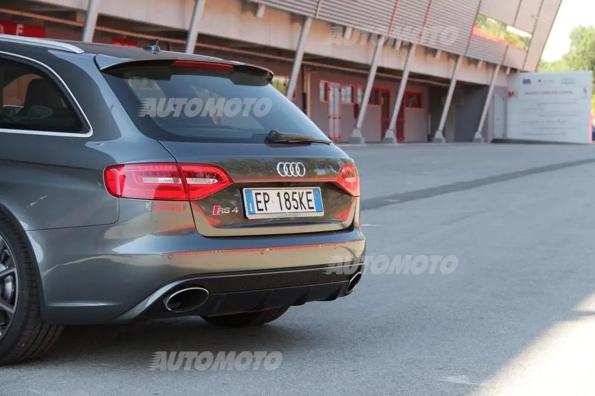 Audi RS4 Avant (55)
