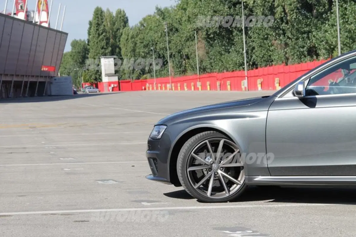 Audi RS4 Avant (56)