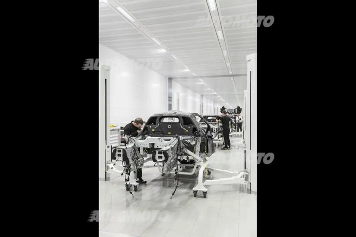 Stephenson, McLaren: «Il pensiero di andare oltre la F1 ci rendeva nervosi. Ma con la P1 ci siamo superati» (21)