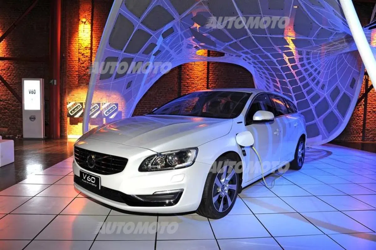 Volvo Concept Coupé: il prototipo che svela il futuro, guardando al passato (15)