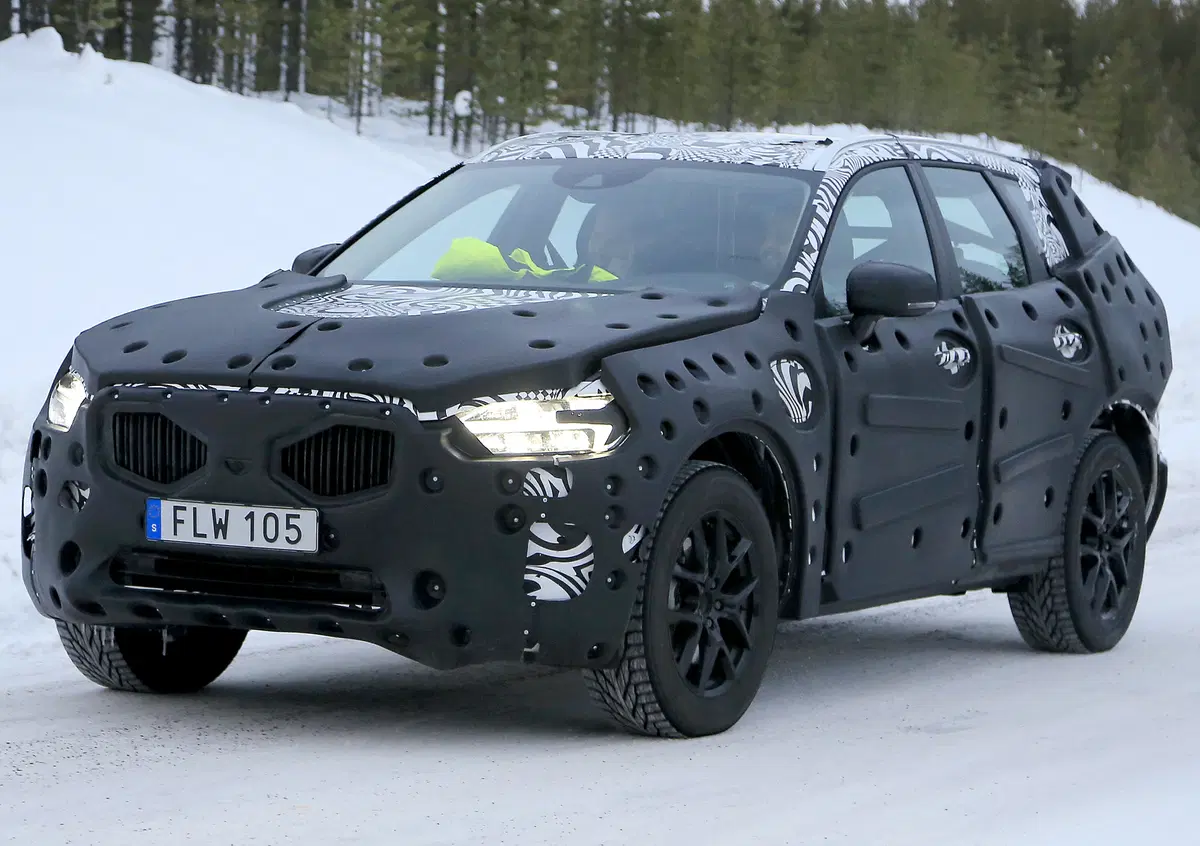 Nuova Volvo XC60: nuove foto spia dei muletti in test
