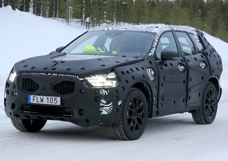 Nuova Volvo XC60: nuove foto spia dei muletti in test