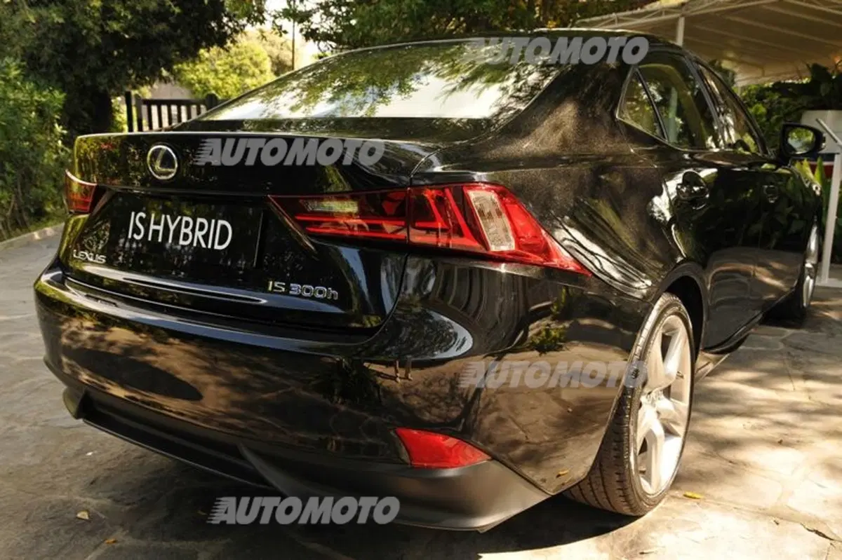 Lexus IS Hybrid: le sensazioni di guida al volante dell'ibrido (26)