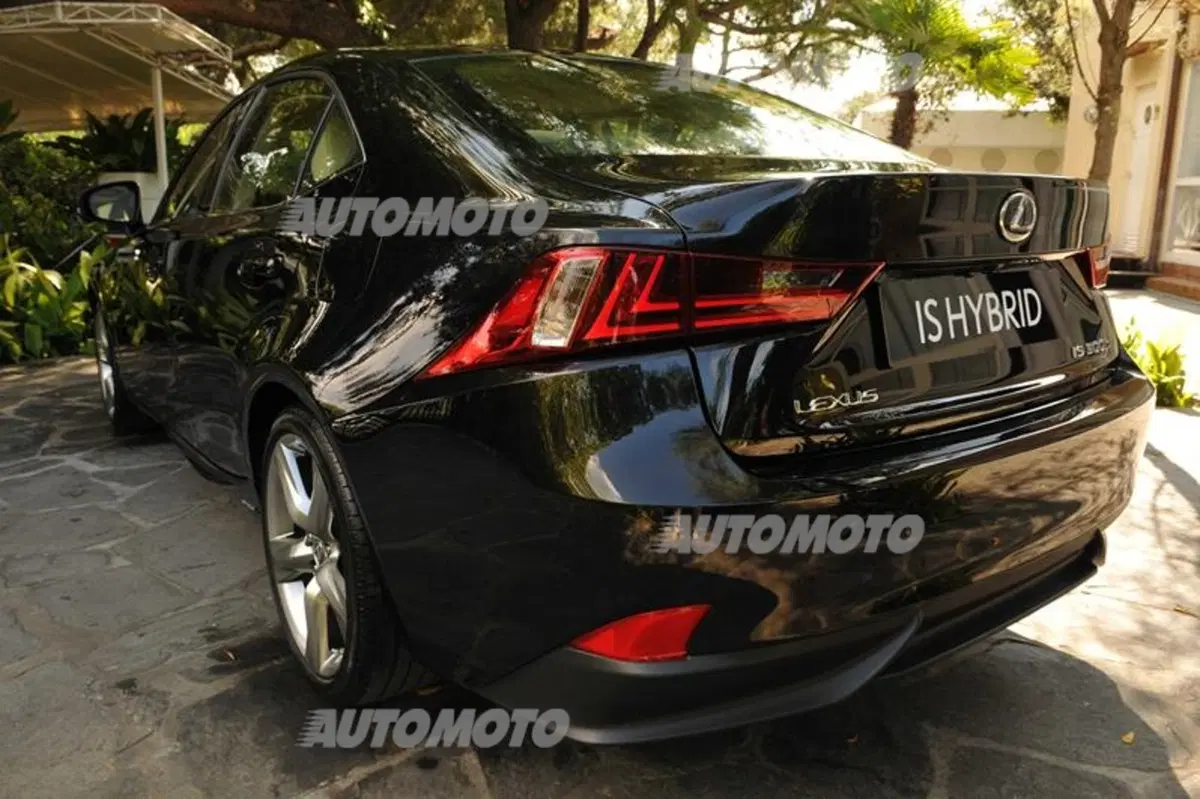 Lexus IS Hybrid: le sensazioni di guida al volante dell'ibrido (27)