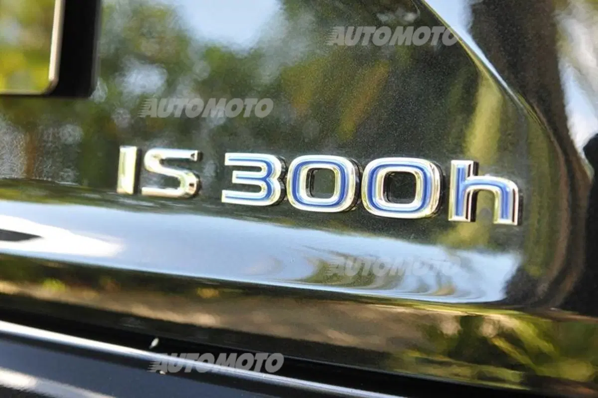 Lexus IS Hybrid: le sensazioni di guida al volante dell'ibrido (28)
