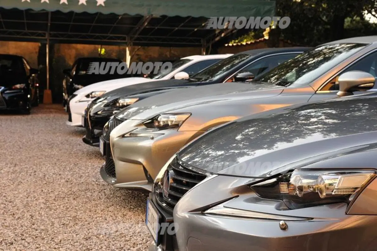 Lexus IS Hybrid: le sensazioni di guida al volante dell'ibrido (31)