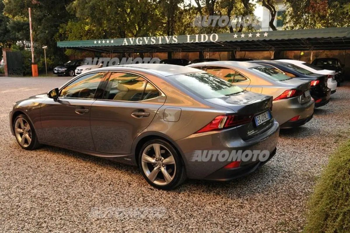 Lexus IS Hybrid: le sensazioni di guida al volante dell'ibrido (34)