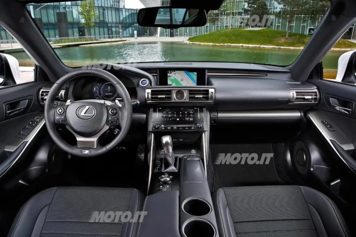 Lexus IS Hybrid: le sensazioni di guida al volante dell'ibrido (36)