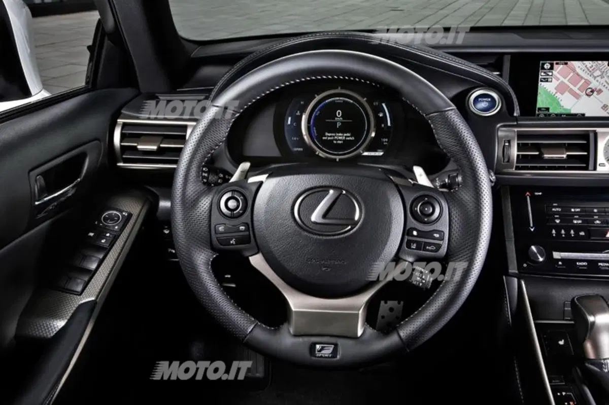 Lexus IS Hybrid: le sensazioni di guida al volante dell'ibrido (37)