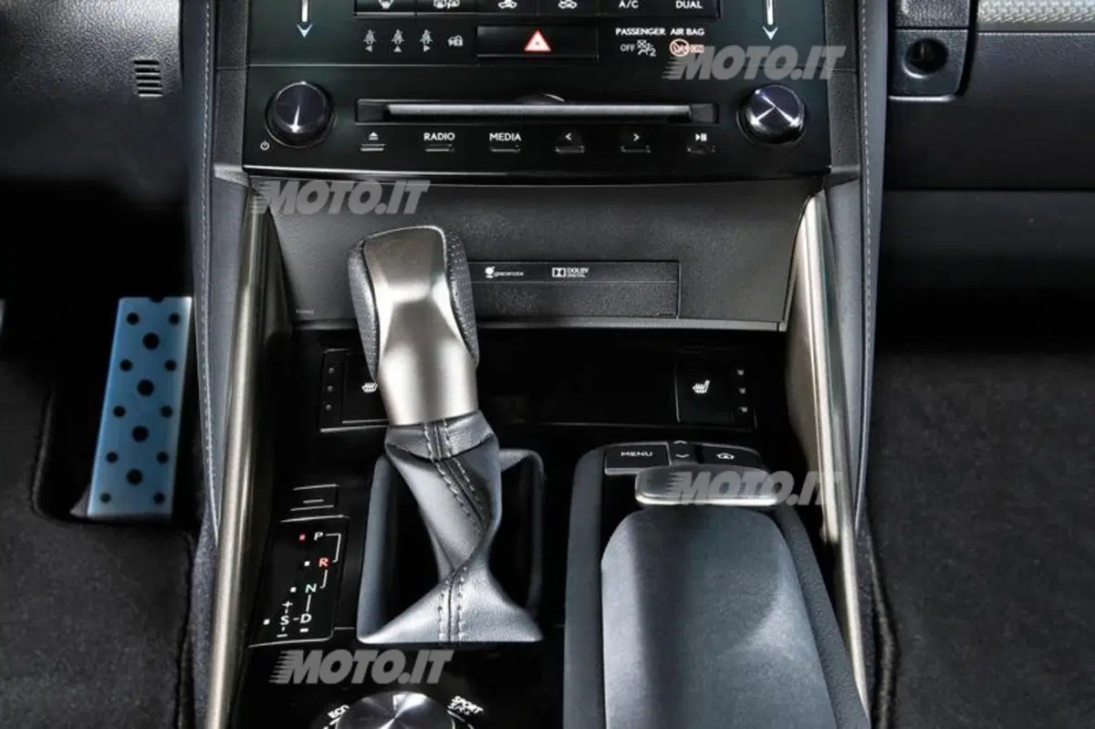 Lexus IS Hybrid: le sensazioni di guida al volante dell'ibrido (42)