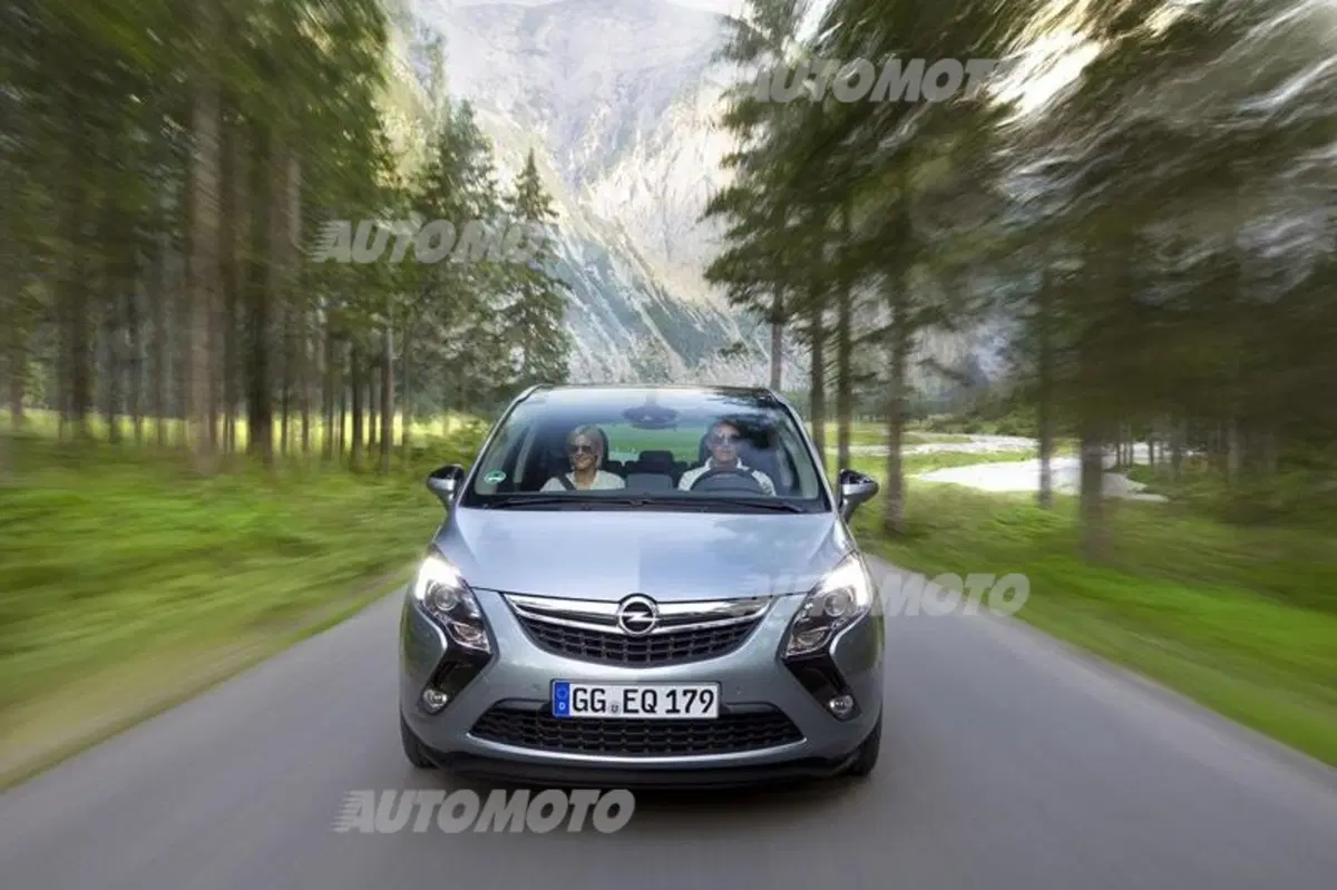 Opel Zafira Tourer: ora con 1.6 SIDI Turbo da 200 CV (2)