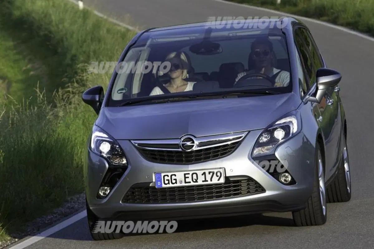 Opel Zafira Tourer: ora con 1.6 SIDI Turbo da 200 CV (3)