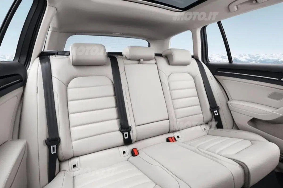 Nuova Volkswagen Golf Variant: Porte Aperte il 19 e 20 ottobre (12)