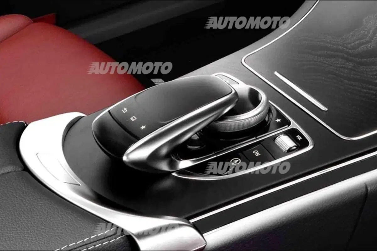 Nuova Mercedes-Benz Classe C: svelati gli interni (3)