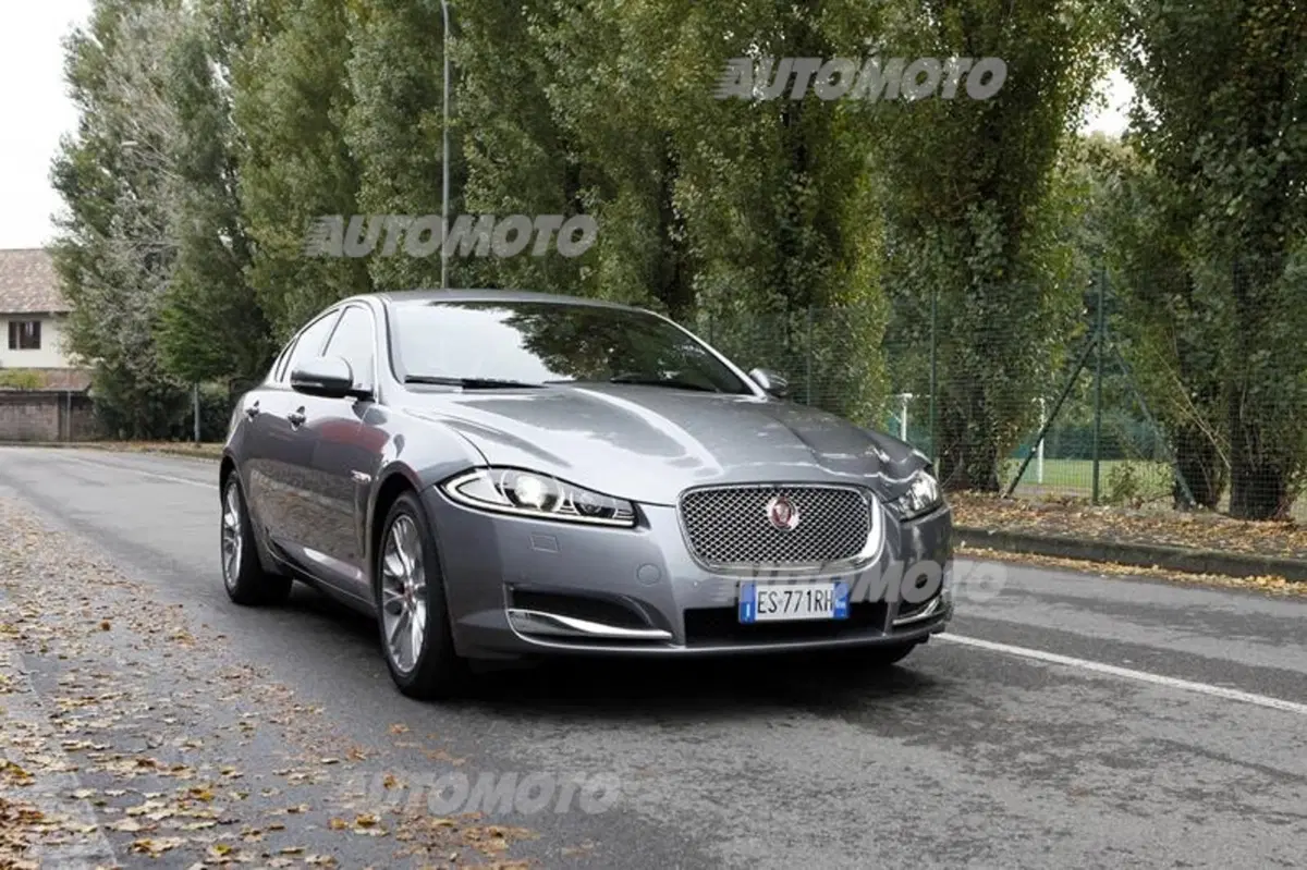 Jaguar XF 2.2 163 CV (4)