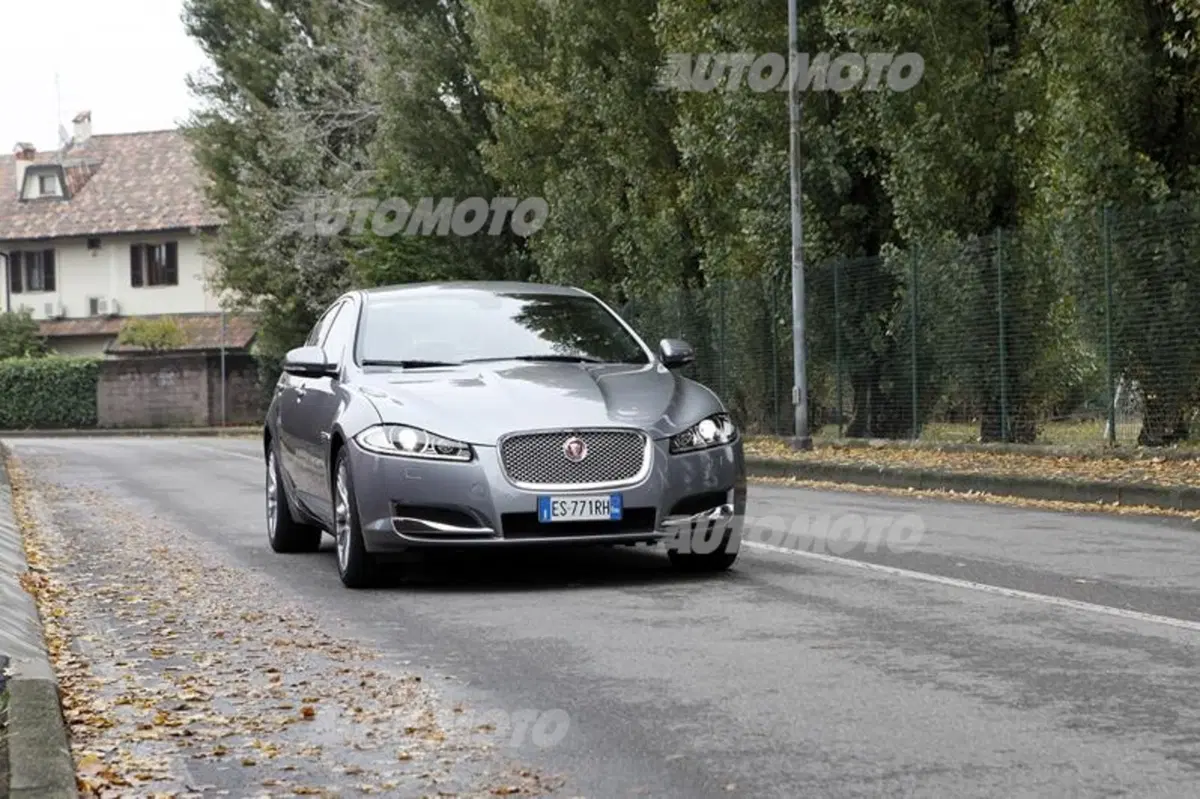 Jaguar XF 2.2 163 CV (5)