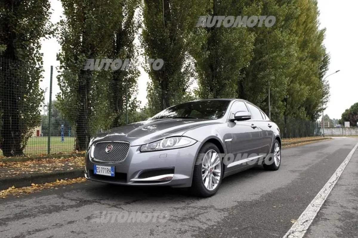 Jaguar XF 2.2 163 CV (7)
