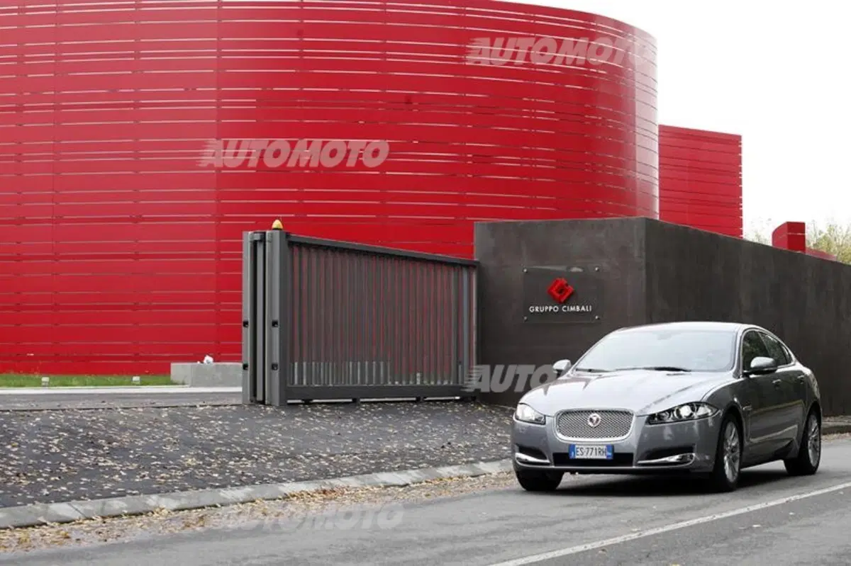 Jaguar XF 2.2 163 CV (10)