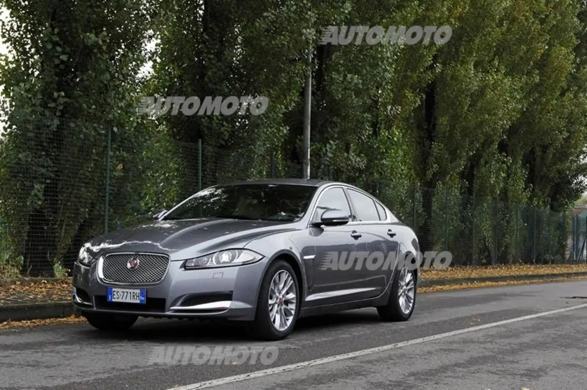 Jaguar XF 2.2 163 CV (11)