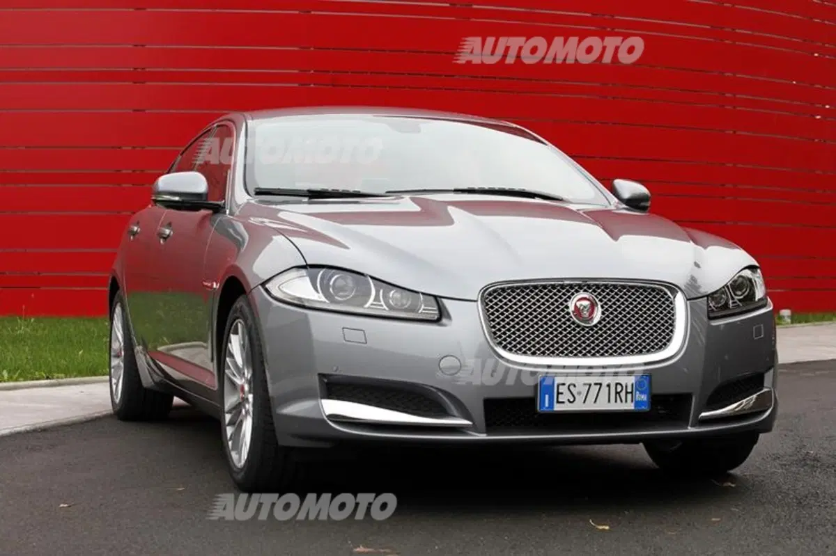Jaguar XF 2.2 163 CV (16)