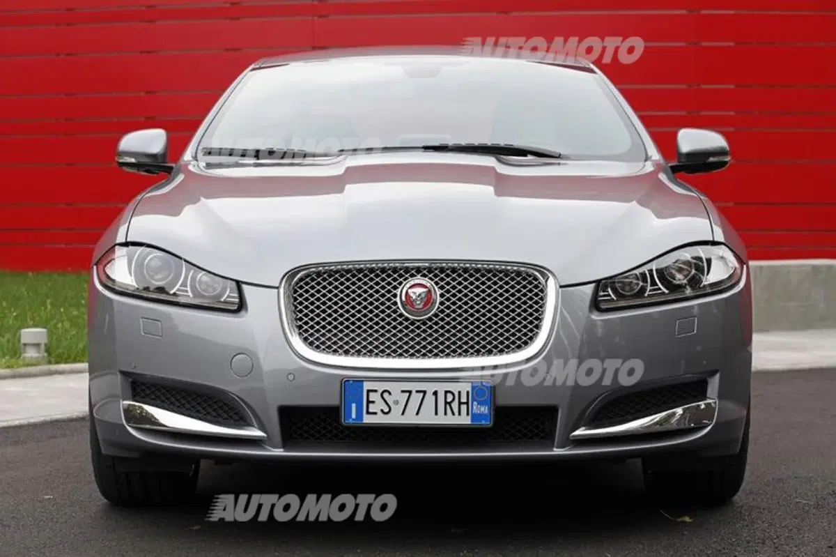 Jaguar XF 2.2 163 CV (17)