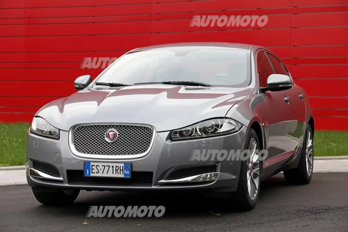 Jaguar XF 2.2 163 CV (18)