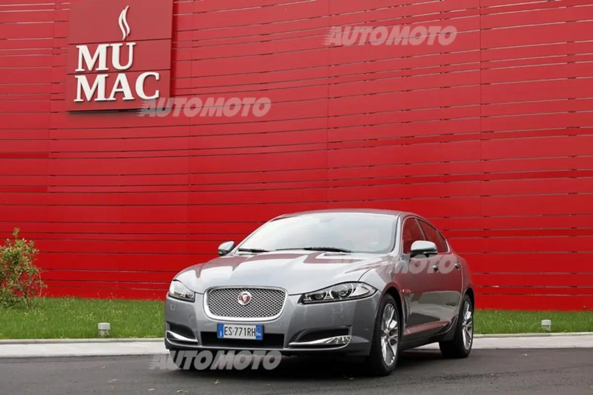 Jaguar XF 2.2 163 CV (19)