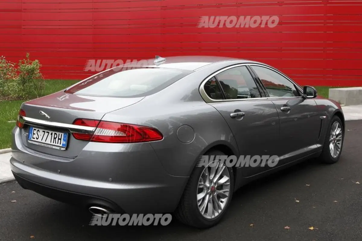 Jaguar XF 2.2 163 CV (20)