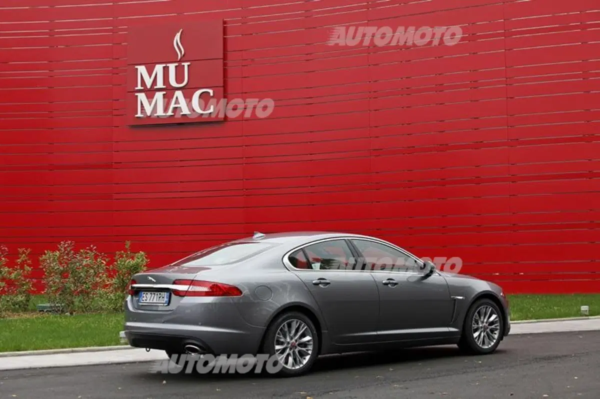 Jaguar XF 2.2 163 CV (21)