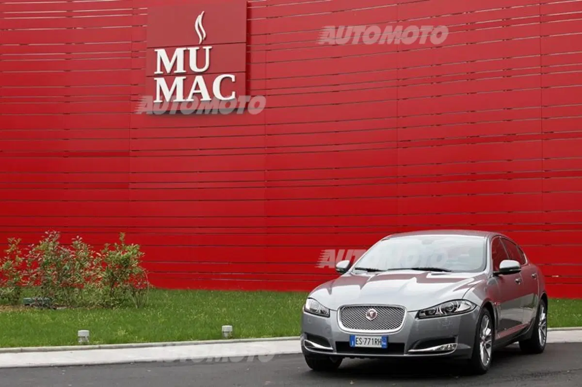 Jaguar XF 2.2 163 CV (22)