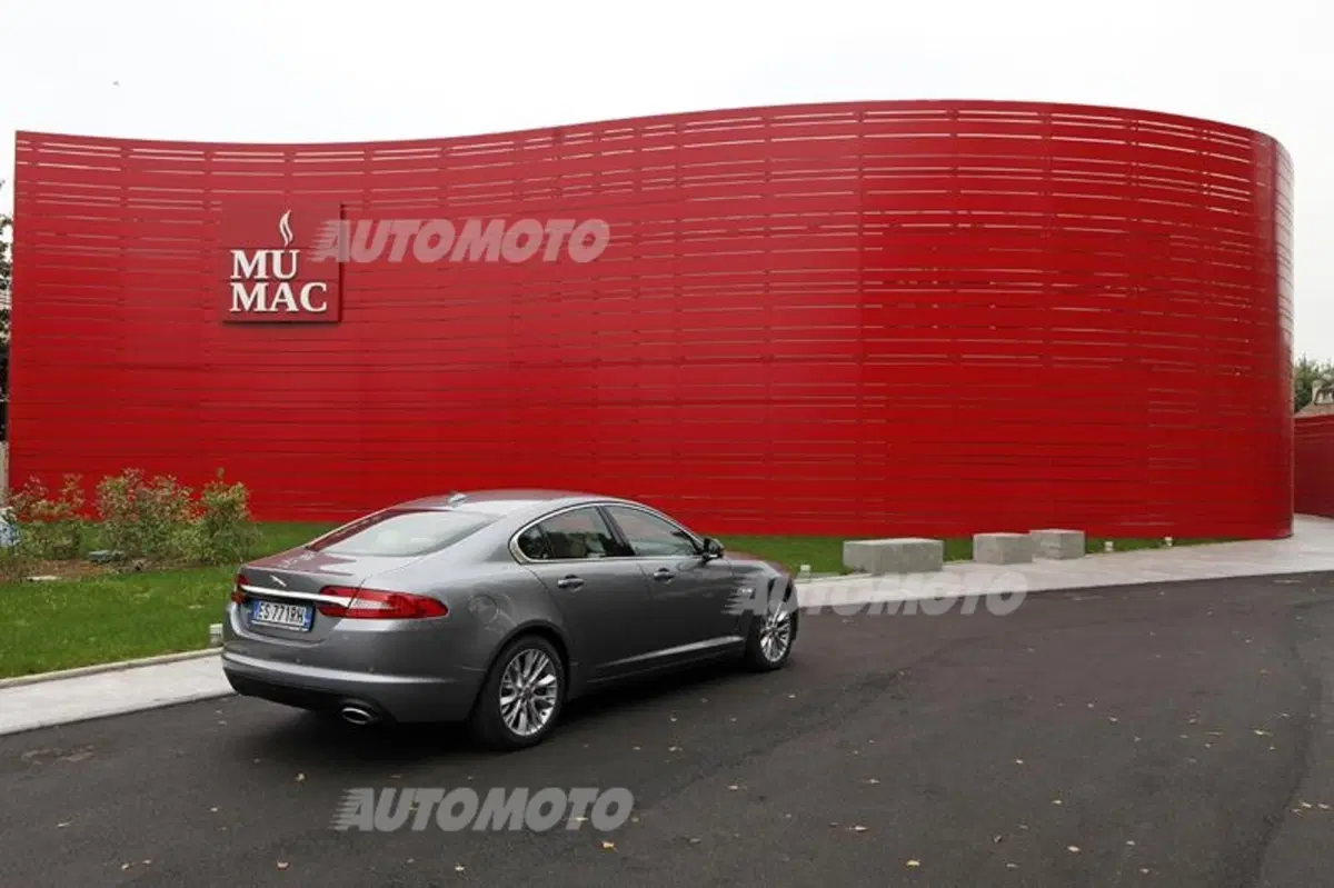 Jaguar XF 2.2 163 CV (25)