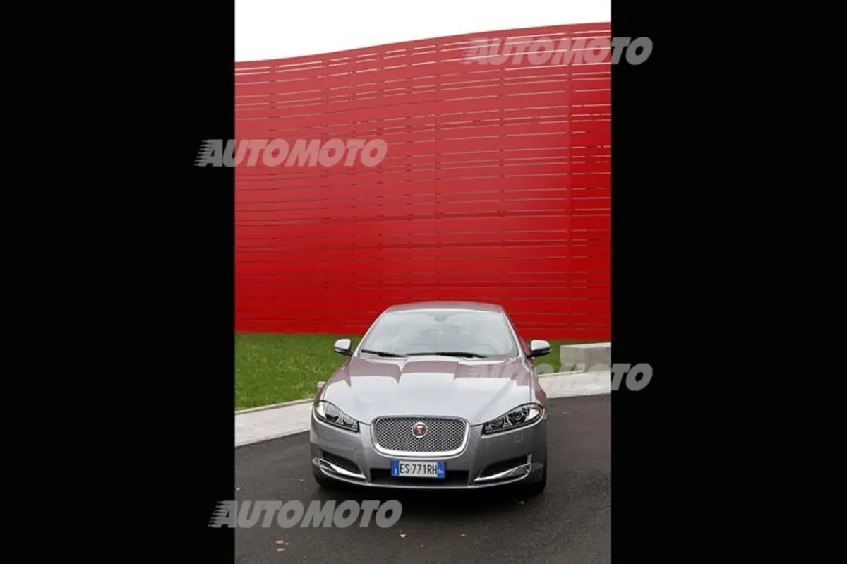 Jaguar XF 2.2 163 CV (27)